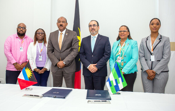 Антигуа и Барбуда подписали соглашение о вступлении в КАФ для развития в Латинской Америке и Карибском бассейне